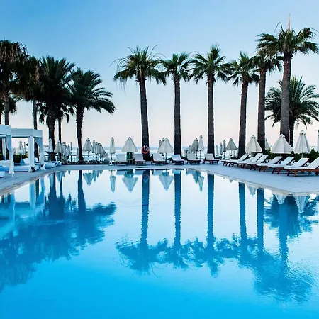 מלון Vrissiana Boutique 4*